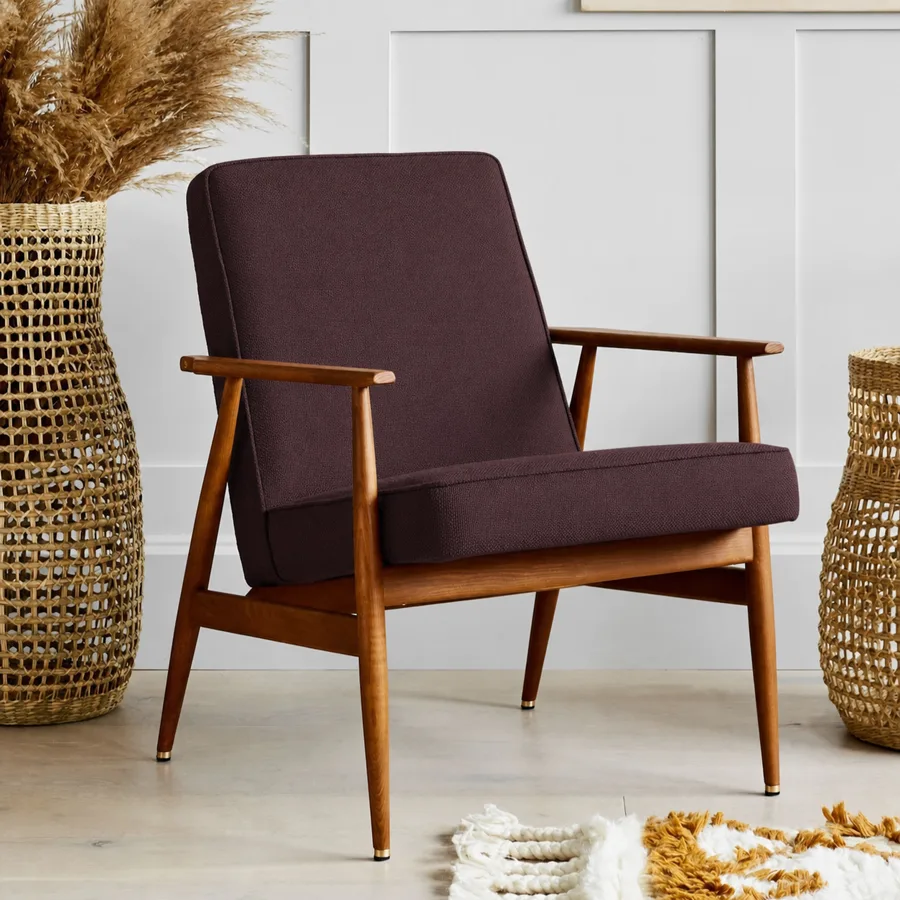 Lounge chair in bordeaux